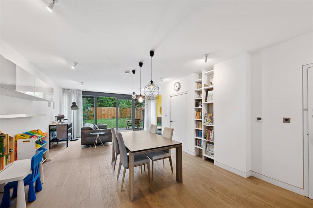 Modern Alexandra Palace Apartment