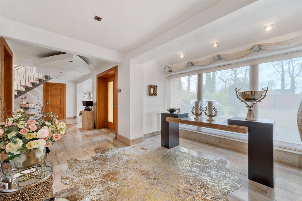estate agent in wood green