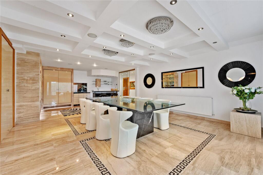 estate agent in bounds green
